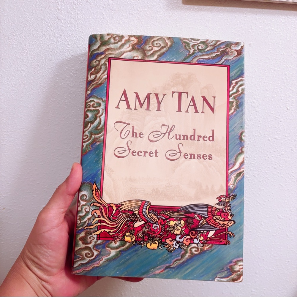 The Hundred Secret Senses. (Hardcover)
TAN Amy Publication 1995 First Edition